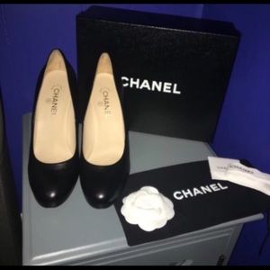 Chanel, lambskin pumps, size 42.
